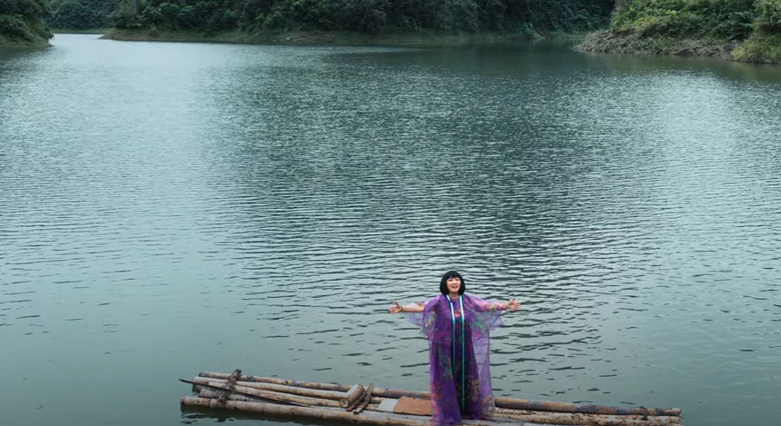 'Hành hương trên đồi cao' của Cẩm Vân: Khoảng trời riêng với nhạc Trịnh - Ảnh 2.