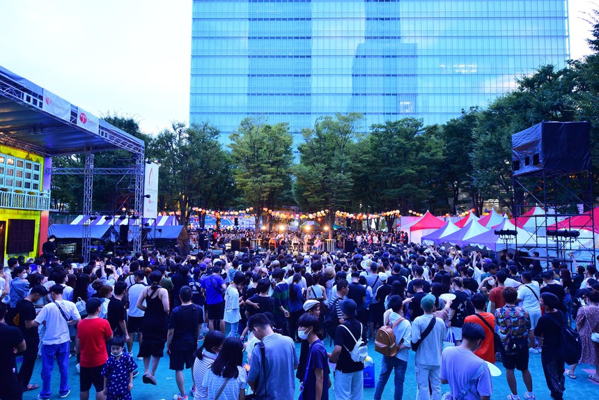 Đạo diễn Vân Trình: 'Âm nhạc Việt Nam đủ thú vị để ra quốc tế' - Ảnh 4. Đạo diễn Vân Trình: 'Âm nhạc Việt Nam đủ thú vị để ra quốc tế' - Ảnh 4.