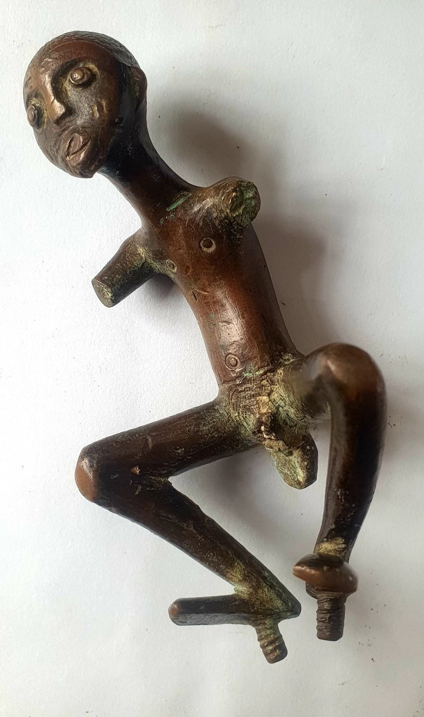 Phát hiện dao găm Đông Sơn dưới lòng sông Đà - Ảnh 6. Phát hiện dao găm Đông Sơn dưới lòng sông Đà - Ảnh 6.