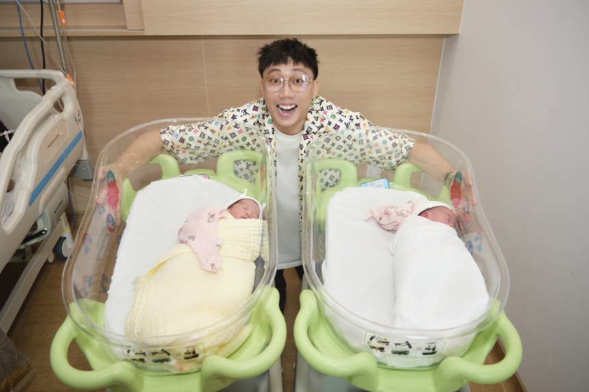 Cặp đôi Kim Chi - Gino Tống săn 'rồng vàng' thành công, hạnh phúc chào đón cặp sinh đôi chào đời - Ảnh 5.