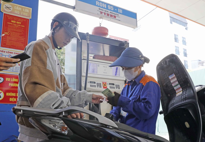 VPI dự báo giá xăng chiều nay được điều chỉnh tăng từ 1,2 - 1,3% - Ảnh 1. VPI dự báo giá xăng chiều nay được điều chỉnh tăng từ 1,2 - 1,3% - Ảnh 1.