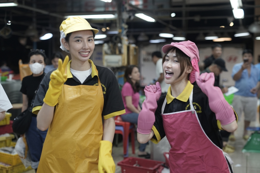 Hòa Minzy bật khóc nức nở khi làm cửu vạn ở chợ cá  - Ảnh 7.