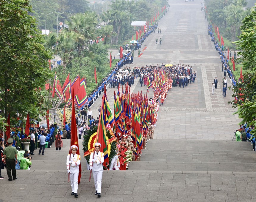 Giỗ Tổ Hùng Vương 2024: Không khí linh thiêng ngày chính lễ - Ảnh 1.