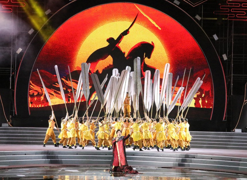 Kỷ niệm 1.100 năm ngày sinh Đinh Tiên Hoàng Đế và khai mạc Lễ hội Hoa Lư năm 2024 - Ảnh 4.