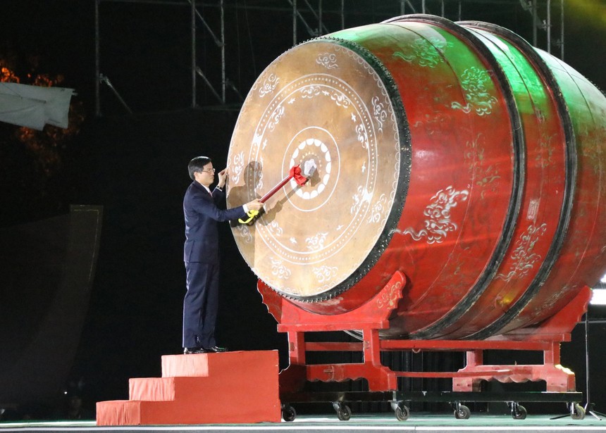 Kỷ niệm 1.100 năm ngày sinh Đinh Tiên Hoàng Đế và khai mạc Lễ hội Hoa Lư năm 2024 - Ảnh 2.