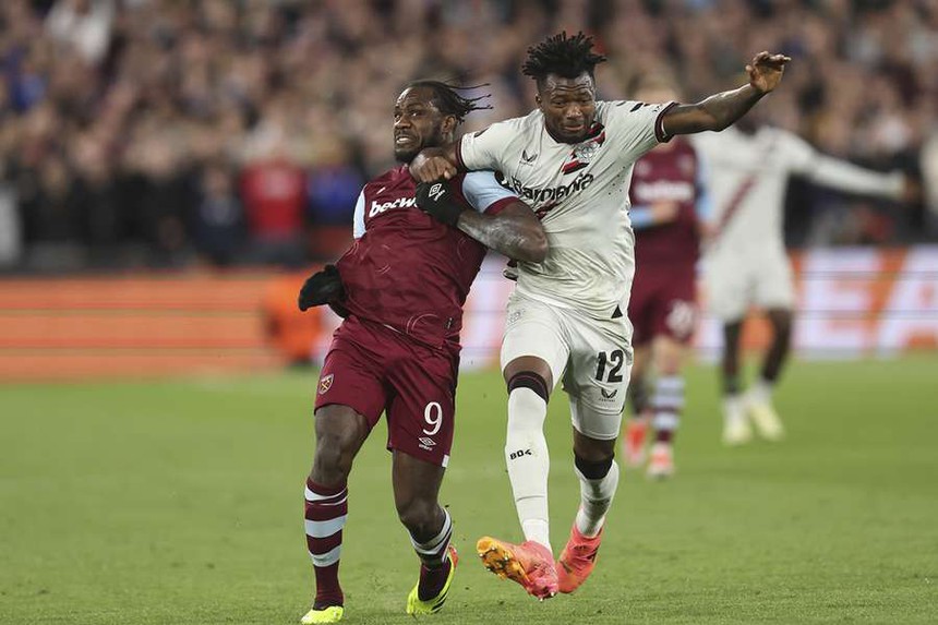 Kết quả tứ kết Europa League: Salah 'nổ súng' cũng không cứu nổi Liverpool - Ảnh 3.