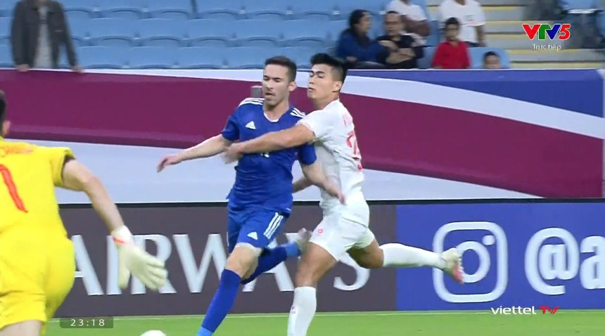 HLV Hoàng Anh Tuấn nhận định 'cực gắt' về thẻ đỏ của Ngọc Thắng, chỉ ra ngay vấn đề nằm ở đâu - Ảnh 2. HLV Hoàng Anh Tuấn nhận định 'cực gắt' về thẻ đỏ của Ngọc Thắng, chỉ ra ngay vấn đề nằm ở đâu - Ảnh 2.