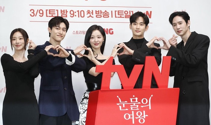 Kim Soo Hyun hát OST lần đầu tiên sau một thập kỷ cho 'Nữ hoàng nước mắt' - Ảnh 3.