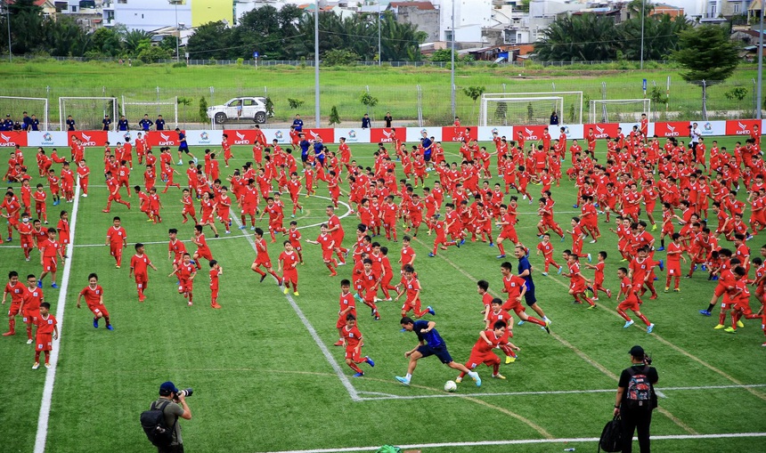 Anh Nguyễn Hoài Nam - Người sáng lập, điều hành Trung tâm bóng đá trẻ em VietGoal: Ước mơ bóng đá Việt Nam không còn xây nhà từ nóc! - Ảnh 1.