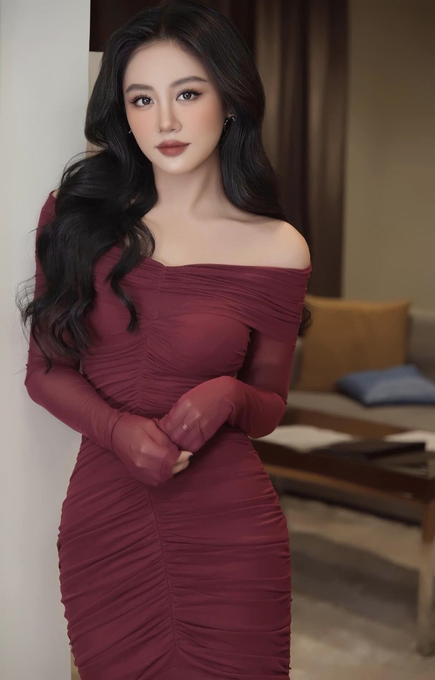 Hành trình 'lột xác' về nhan sắc lẫn sự nghiệp đầy ấn tượng của Văn Mai Hương - Ảnh 3. Hành trình 'lột xác' về nhan sắc lẫn sự nghiệp đầy ấn tượng của Văn Mai Hương - Ảnh 3.