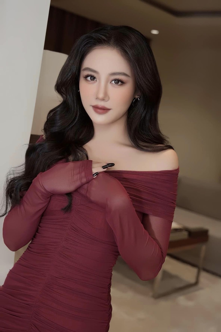 Hành trình 'lột xác' về nhan sắc lẫn sự nghiệp đầy ấn tượng của Văn Mai Hương - Ảnh 2. Hành trình 'lột xác' về nhan sắc lẫn sự nghiệp đầy ấn tượng của Văn Mai Hương - Ảnh 2.