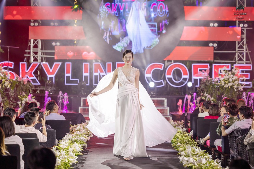 Thu Phương hát mở màn Lễ hội hoa Bách hợp tại Hà Nội - Ảnh 7.