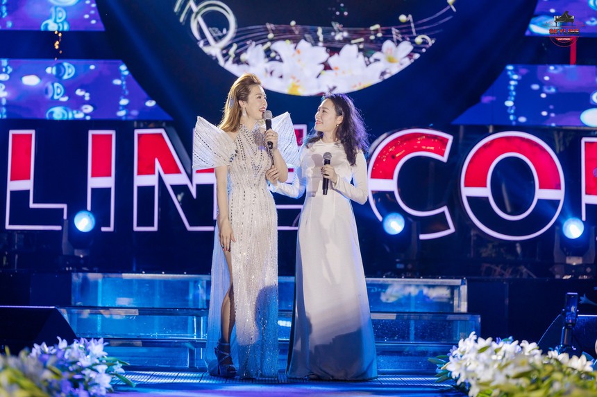 Thu Phương hát mở màn Lễ hội hoa Bách hợp tại Hà Nội - Ảnh 2.