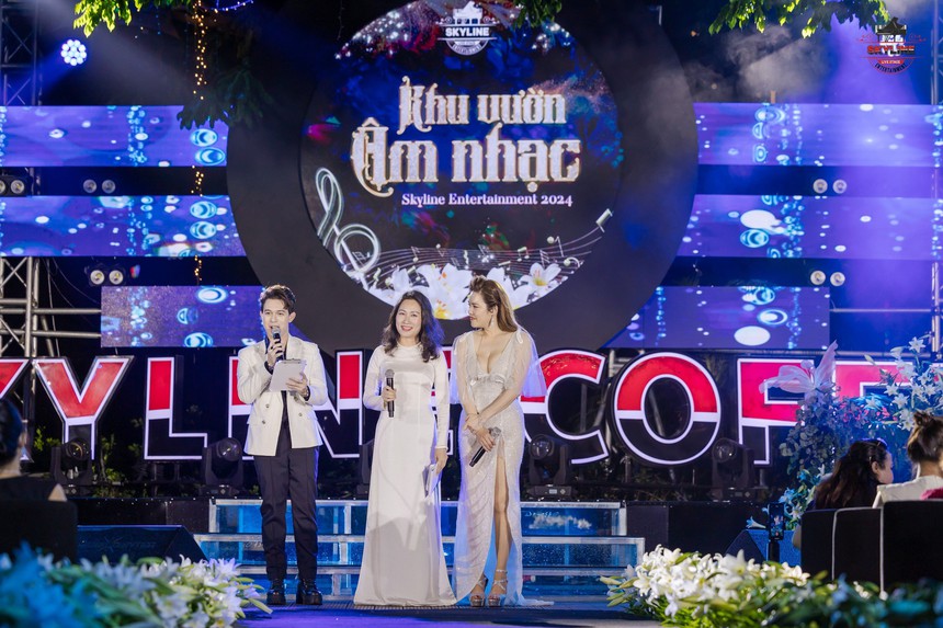 Thu Phương hát mở màn Lễ hội hoa Bách hợp tại Hà Nội - Ảnh 1.