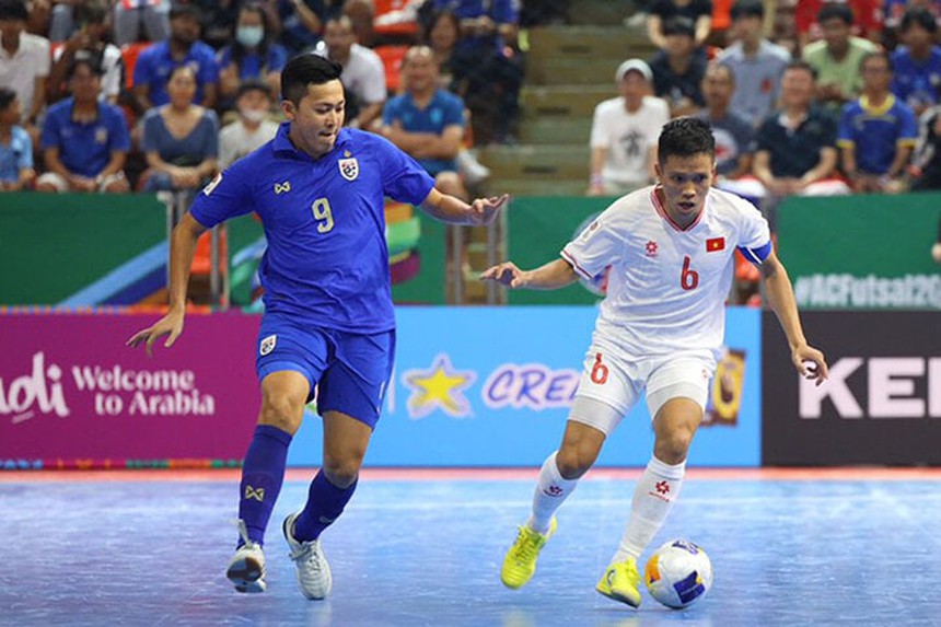 Rượt đuổi ngoạn mục trước Thái Lan, ĐT Việt Nam giành vé vào tứ kết futsal châu Á 2024 - Ảnh 2. Rượt đuổi ngoạn mục trước Thái Lan, ĐT Việt Nam giành vé vào tứ kết futsal châu Á 2024 - Ảnh 2.