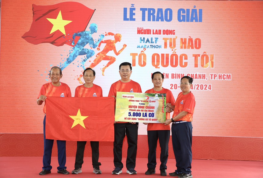 Cựu tuyển thủ quốc gia về nhất Giải half-marathon "Tự hào Tổ quốc tôi" - Ảnh 1.