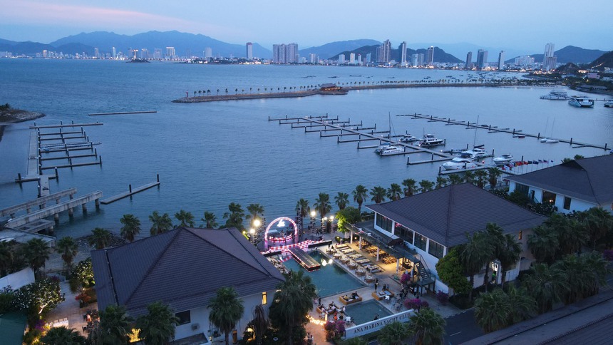 Nha Trang: Mang pháo hoa lên sân khấu "Love by the Bay" kích cầu du lịch Hè 2024 - Ảnh 1. Nha Trang: Mang pháo hoa lên sân khấu "Love by the Bay" kích cầu du lịch Hè 2024 - Ảnh 1.