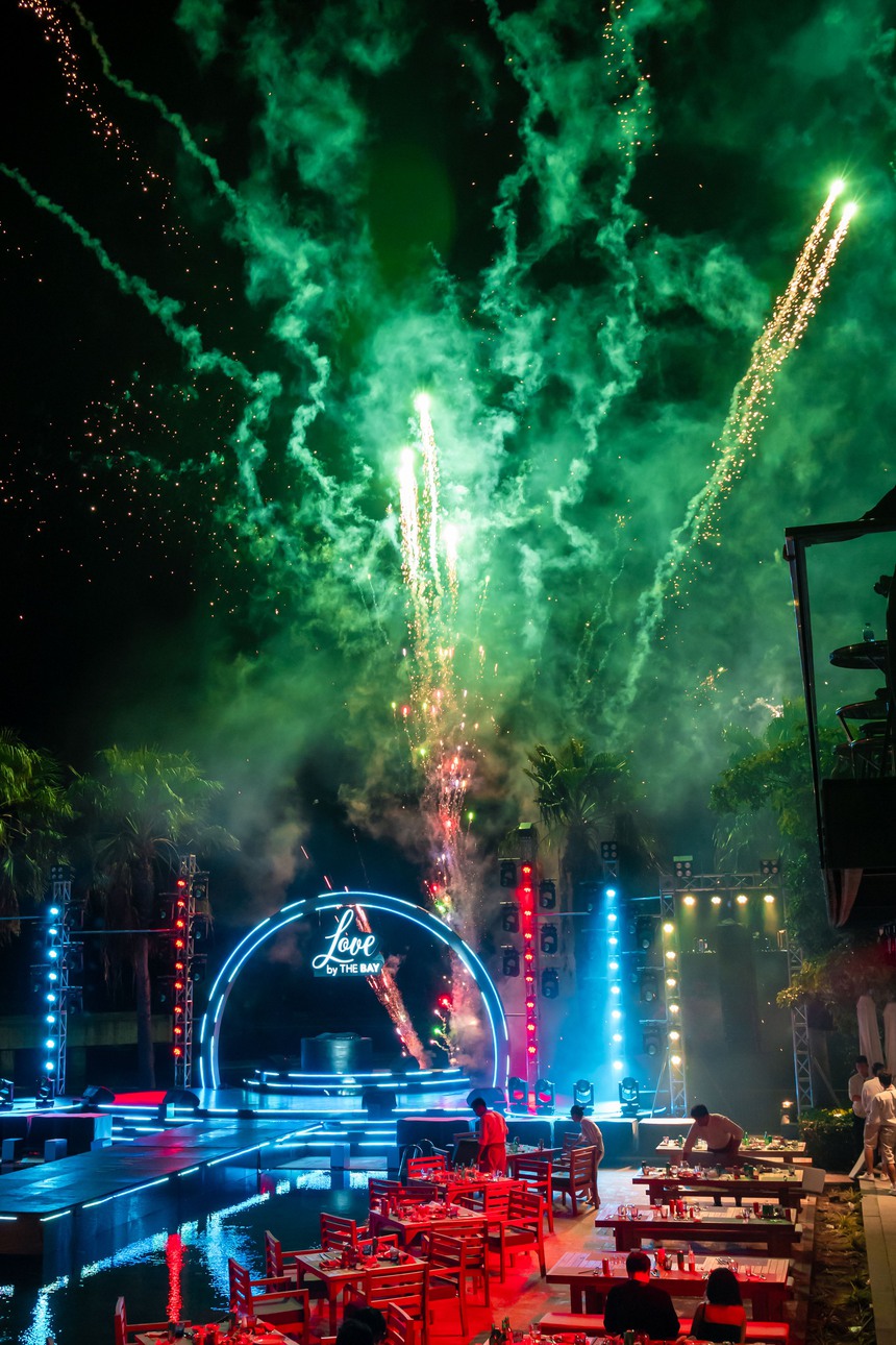 Nha Trang: Mang pháo hoa lên sân khấu "Love by the Bay" kích cầu du lịch Hè 2024 - Ảnh 3. Nha Trang: Mang pháo hoa lên sân khấu "Love by the Bay" kích cầu du lịch Hè 2024 - Ảnh 3.