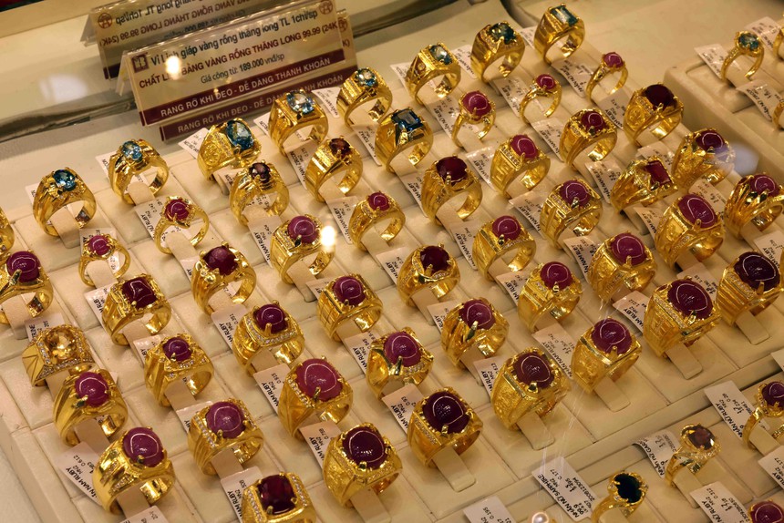 Sẽ tiếp tục đấu thầu 16.800 lượng vàng với giá đặt cọc 80,7 triệu đồng/lượng - Ảnh 1.