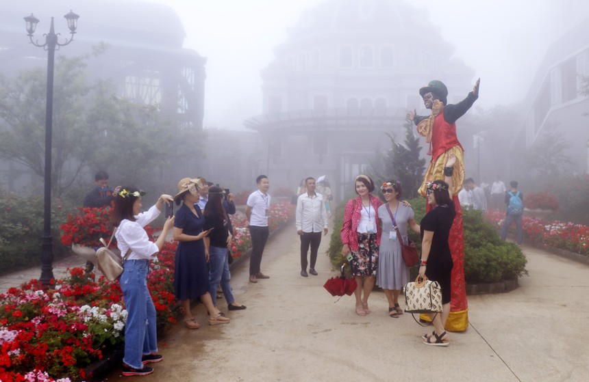 Nhiều sản phẩm du lịch hút khách dịp nghỉ lễ 30/4-1/5 tại Sapa - Ảnh 1.