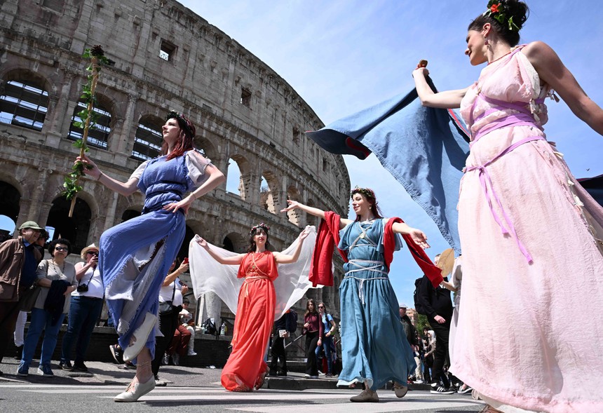 Italy: Tưng bừng lễ hội mừng 'sinh nhật' thành phố Rome 2.777 tuổi - Ảnh 2.