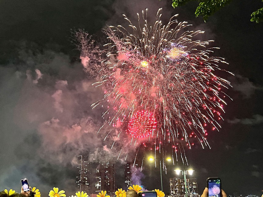 Hải Phòng sẽ bắn pháo hoa tại Lễ hội Hoa Phượng Đỏ 2024 - Ảnh 1.