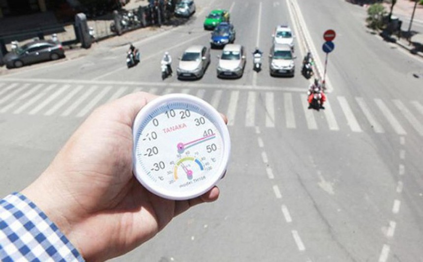 Nắng nóng gay gắt ở nhiều vùng trên cả nước - Ảnh 1.