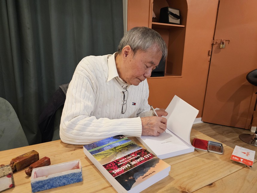 Ngày Sách và Bản quyền thế giới: 'Bốn mùa - Một cuộc đời' - Lời tự sự của nhà khoa học Việt Nam trên đất Pháp - Ảnh 3. Ngày Sách và Bản quyền thế giới: 'Bốn mùa - Một cuộc đời' - Lời tự sự của nhà khoa học Việt Nam trên đất Pháp - Ảnh 3.