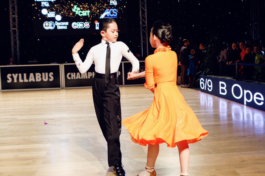 Chuẩn con nhà nòi, con trai Khánh Thi - Phan Hiển lần thứ  2 vô địch dancesport thế giới - Ảnh 3.
