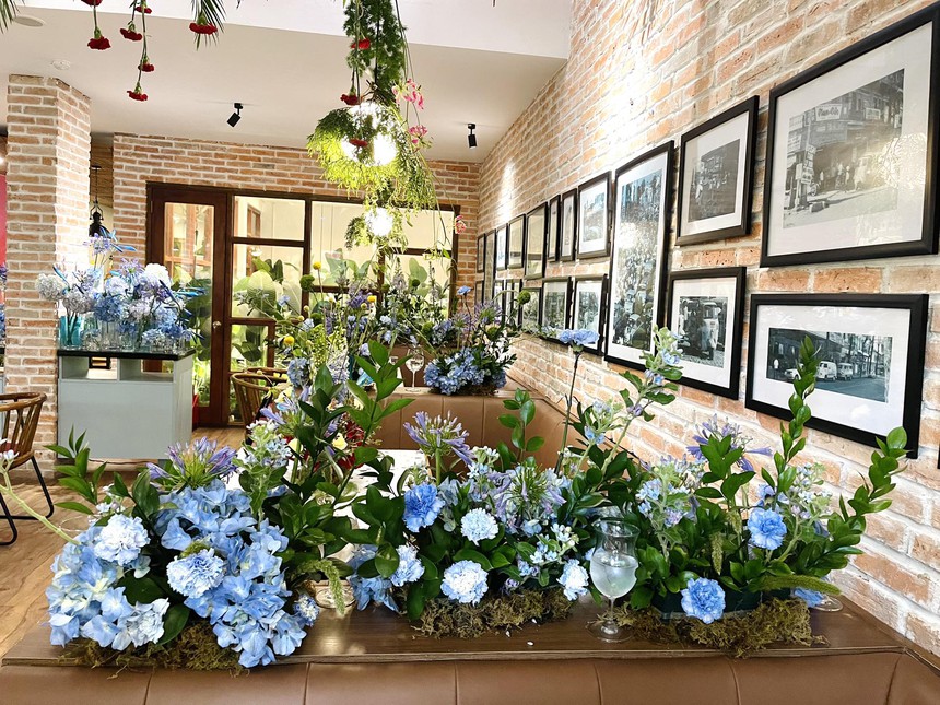 Độc đáo điểm check in tại "Khu vườn tự do" được thiết kế từ hàng nghìn bông hoa - Ảnh 3. Độc đáo điểm check in tại "Khu vườn tự do" được thiết kế từ hàng nghìn bông hoa - Ảnh 3.