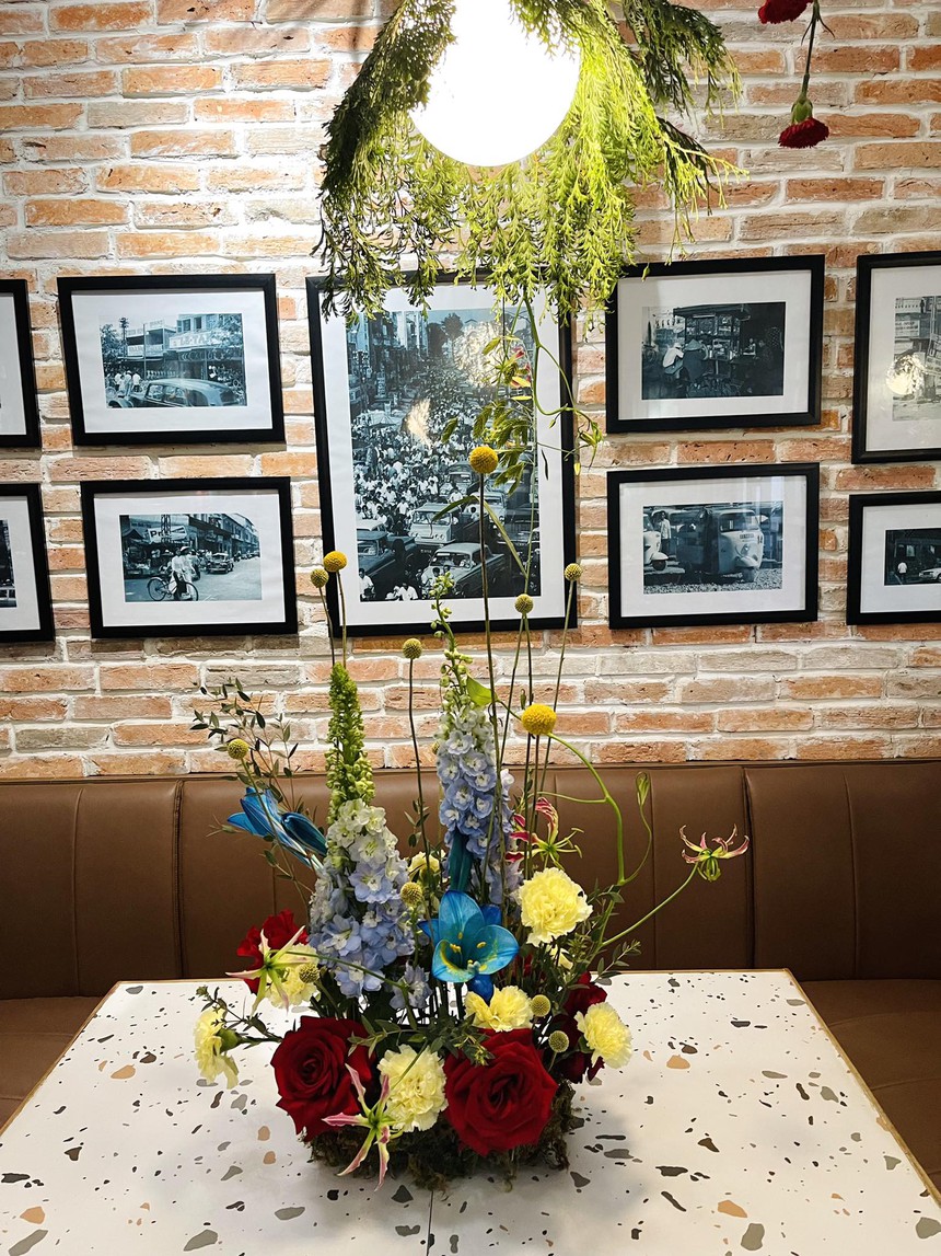 Độc đáo điểm check in tại "Khu vườn tự do" được thiết kế từ hàng nghìn bông hoa - Ảnh 7. Độc đáo điểm check in tại "Khu vườn tự do" được thiết kế từ hàng nghìn bông hoa - Ảnh 7.