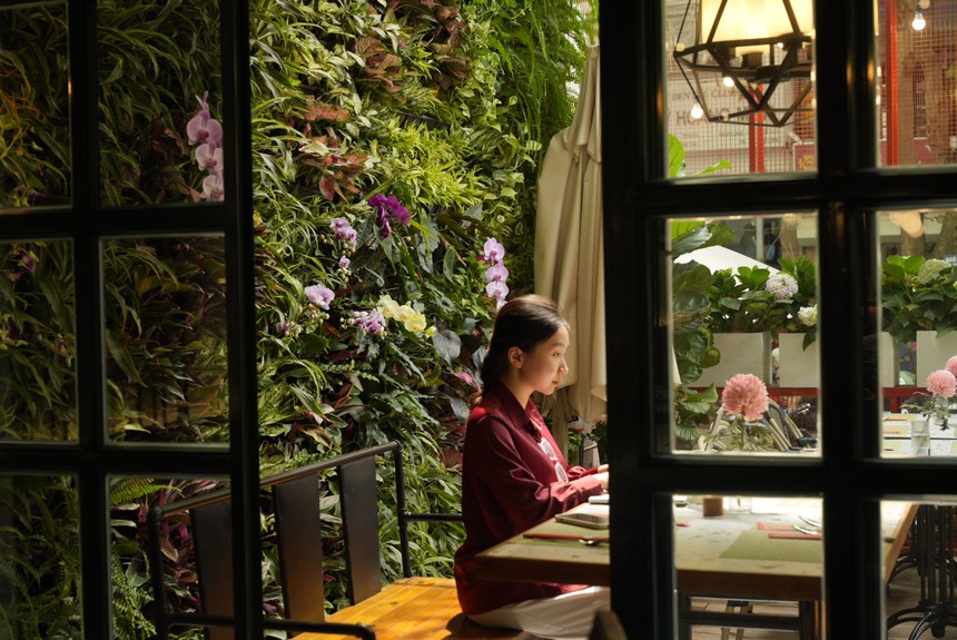 Độc đáo điểm check in tại "Khu vườn tự do" được thiết kế từ hàng nghìn bông hoa - Ảnh 6. Độc đáo điểm check in tại "Khu vườn tự do" được thiết kế từ hàng nghìn bông hoa - Ảnh 6.