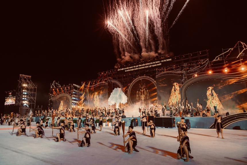 Dấu ấn của đạo diễn Phạm Hoàng Giang qua hàng loạt lễ hội văn hoá - Ảnh 7. Dấu ấn của đạo diễn Phạm Hoàng Giang qua hàng loạt lễ hội văn hoá - Ảnh 7.