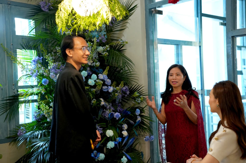 Độc đáo điểm check in tại "Khu vườn tự do" được thiết kế từ hàng nghìn bông hoa - Ảnh 5. Độc đáo điểm check in tại "Khu vườn tự do" được thiết kế từ hàng nghìn bông hoa - Ảnh 5.