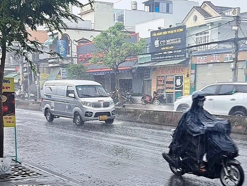 Bắc Bộ và Trung Bộ mưa dông, độ rủi ro thiên tai cấp 1 - Ảnh 1.