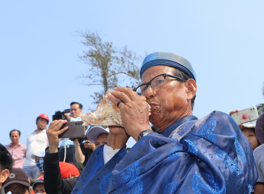 Linh thiêng Lễ Khao lề thế lính Hoàng Sa - Ảnh 2.