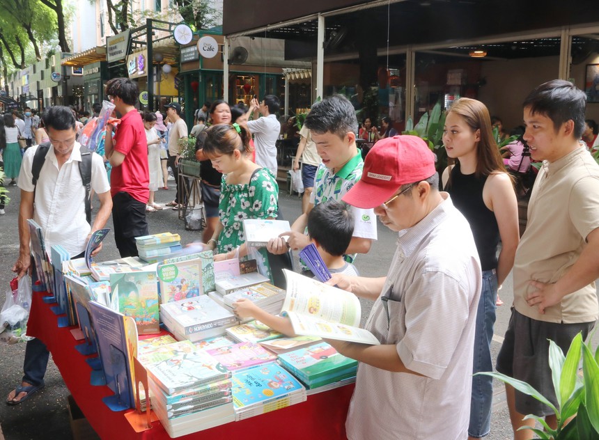 Góc nhìn 365: Nghĩ về sách cũ - Ảnh 1.