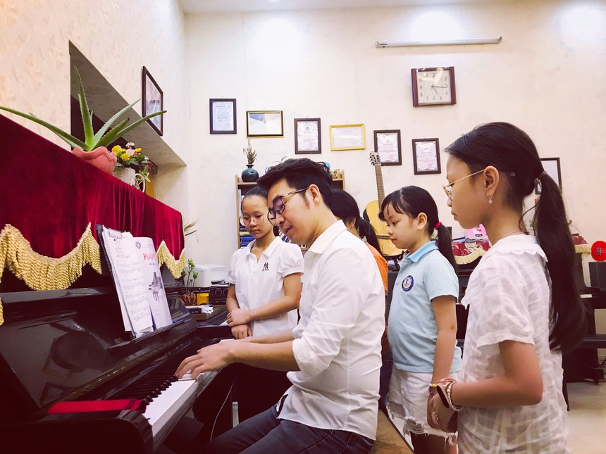 Nhạc sĩ Lê Dũng: Mong các em biết tự hào về âm nhạc Việt Nam - Ảnh 7. Nhạc sĩ Lê Dũng: Mong các em biết tự hào về âm nhạc Việt Nam - Ảnh 7.