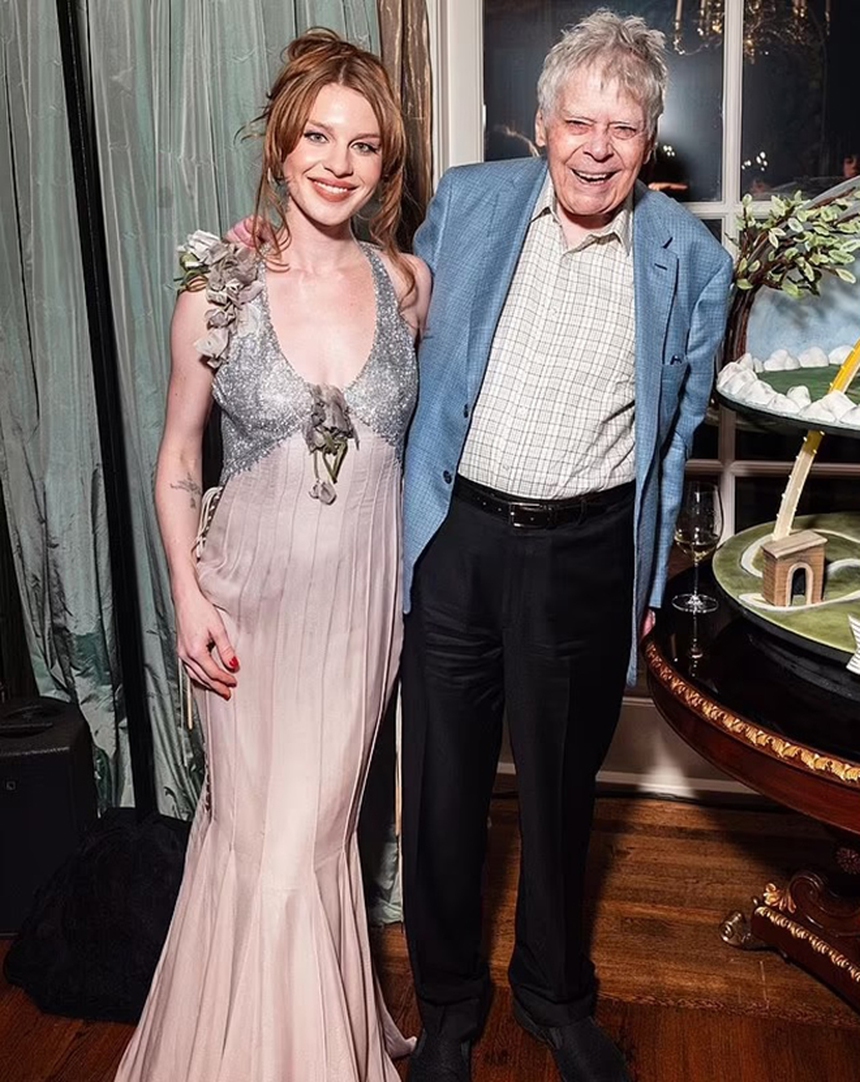 (Bài đăng dịp lễ) Gia đình Getty chưa thoát 'lời nguyền': người thừa kế trẻ tuổi nhất chờ ly hôn sau đám cưới xa hoa nhất mọi thời - Ảnh 9. (Bài đăng dịp lễ) Gia đình Getty chưa thoát 'lời nguyền': người thừa kế trẻ tuổi nhất chờ ly hôn sau đám cưới xa hoa nhất mọi thời - Ảnh 9.