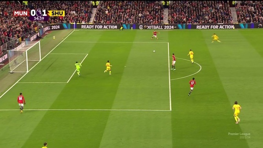 Onana 'kiến tạo' cho đối phương ghi bàn, fan MU đòi bán ngay để đưa De Gea trở lại - Ảnh 2.