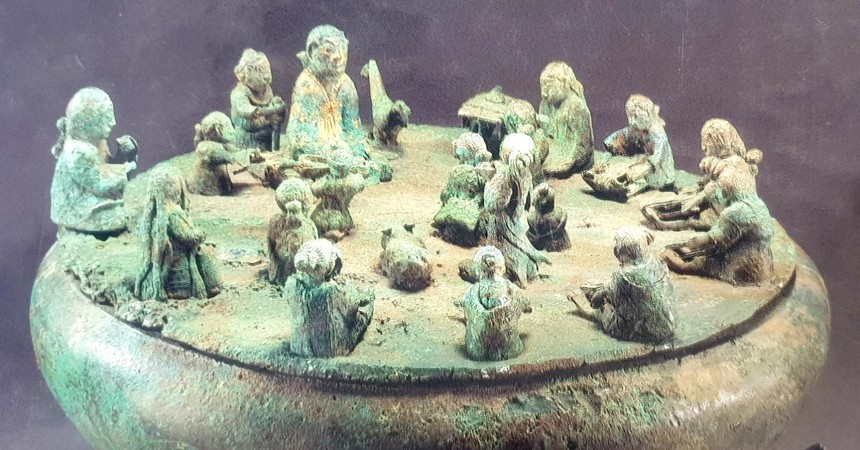 Tìm về trang phục thời Đông Sơn (kỳ 6): Bất ngờ tơ lụa Đông Sơn - Ảnh 1.