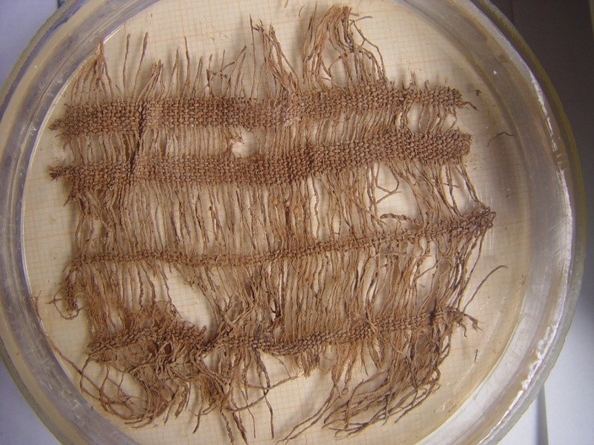 Tìm về trang phục thời Đông Sơn (kỳ 6): Bất ngờ tơ lụa Đông Sơn - Ảnh 6.