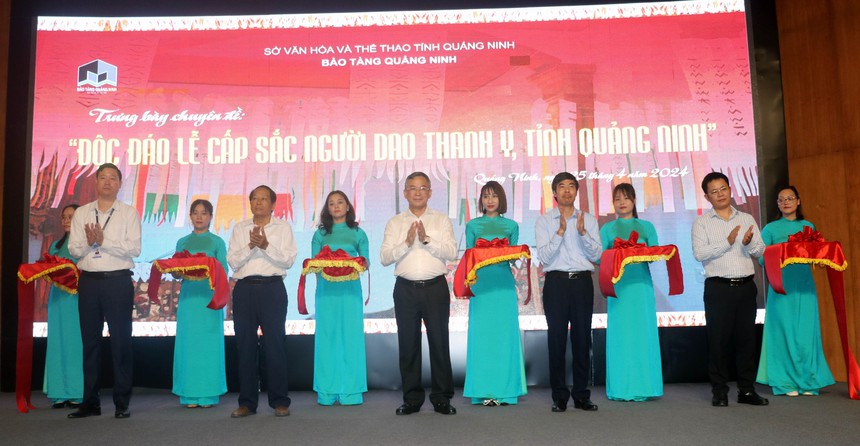 Triển lãm chuyên đề 'Độc đáo lễ cấp sắc người Dao Thanh Y' - Ảnh 1. Triển lãm chuyên đề 'Độc đáo lễ cấp sắc người Dao Thanh Y' - Ảnh 1.