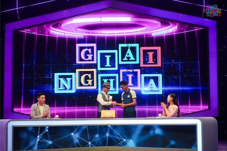 Đỗ Viết Hưng 17 tuổi trở thành "Vua tiếng Việt", giành giải thưởng 320 triệu đồng - Ảnh 4. Đỗ Viết Hưng 17 tuổi trở thành "Vua tiếng Việt", giành giải thưởng 320 triệu đồng - Ảnh 4.