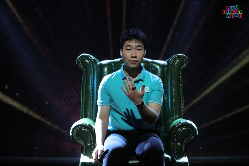 Đỗ Viết Hưng 17 tuổi trở thành "Vua tiếng Việt", giành giải thưởng 320 triệu đồng - Ảnh 3. Đỗ Viết Hưng 17 tuổi trở thành "Vua tiếng Việt", giành giải thưởng 320 triệu đồng - Ảnh 3.