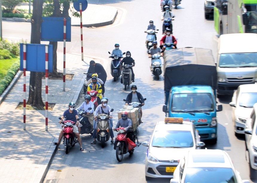 Bắc Bộ và Trung Bộ nắng nóng xảy ra gay gắt hơn so với trung bình nhiều năm - Ảnh 2.