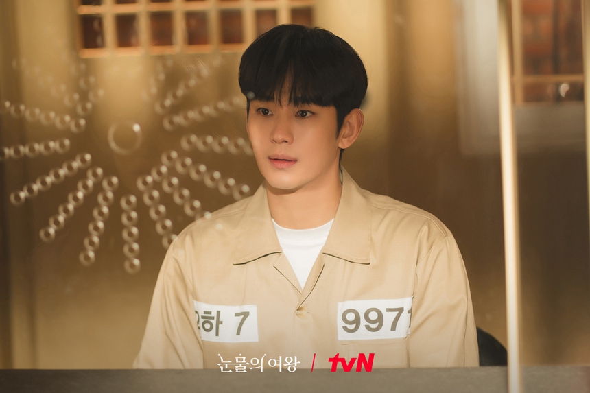 Tập 15 'Queen Of Tears': Kim Soo Hyun phản công để quay về bên Kim Ji Won - Ảnh 1.