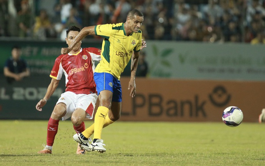 Tin nóng bóng đá Việt 28/4: HLV trưởng ĐT Việt Nam được gia hạn hợp đồng, thống kê đáng lo về thẻ đỏ - Ảnh 5.