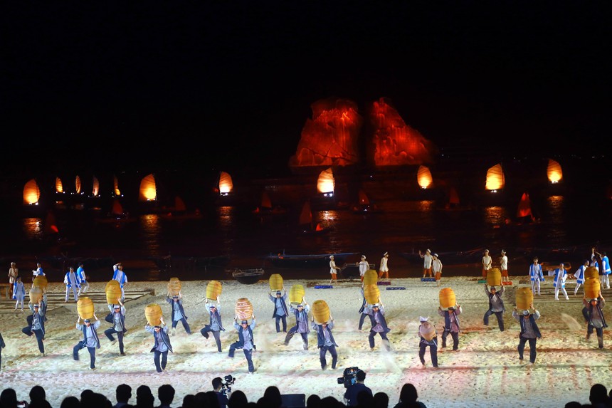 Khai mạc Carnaval Hạ Long - Ảnh 8. Khai mạc Carnaval Hạ Long - Ảnh 8.