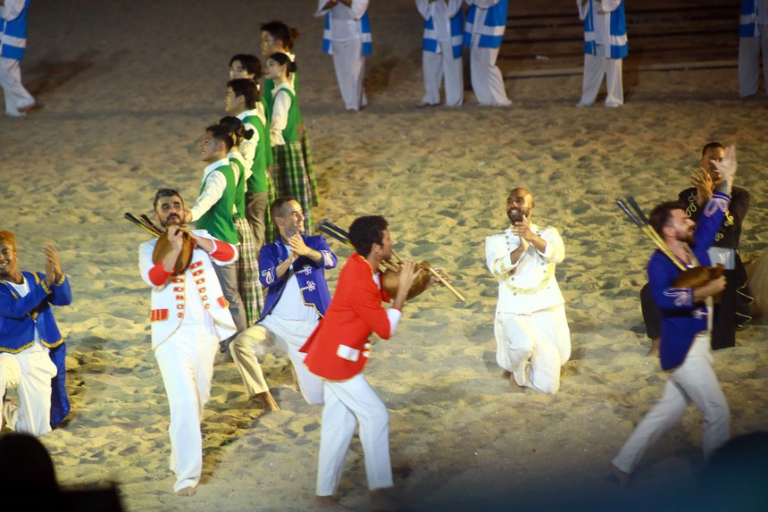 Khai mạc Carnaval Hạ Long - Ảnh 4. Khai mạc Carnaval Hạ Long - Ảnh 4.